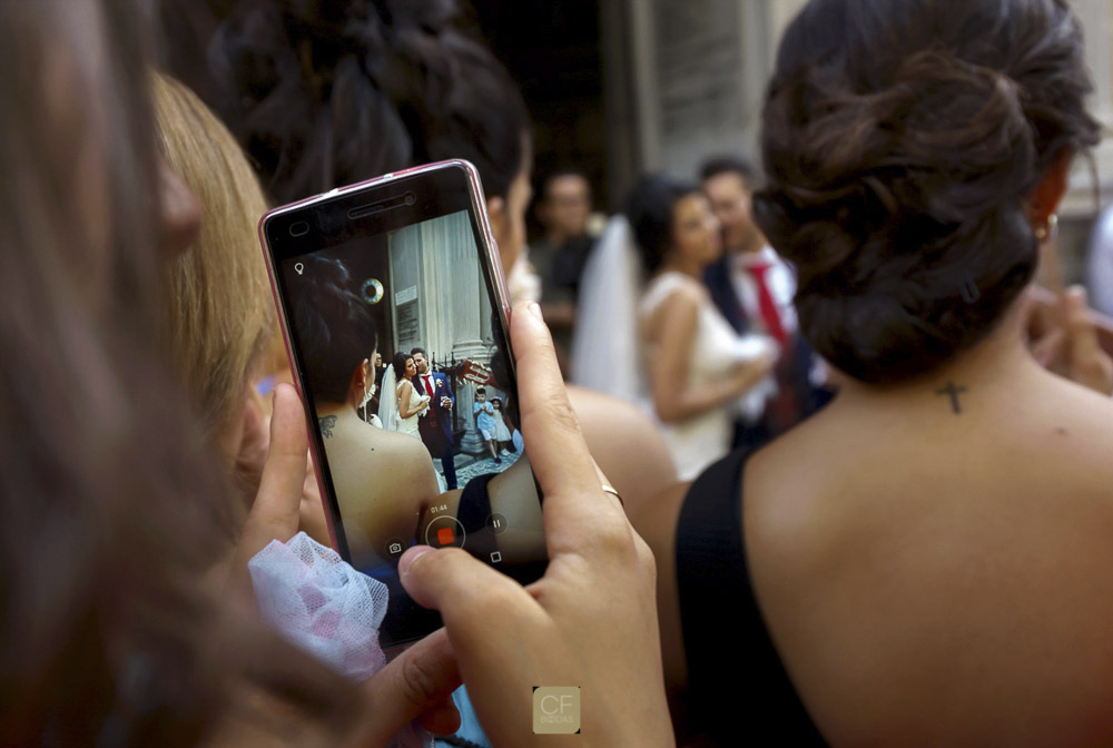 Fotos de fotos. Un recurso que siempre funciona. CFBodas. Fotógrafo de bodas en Granada.